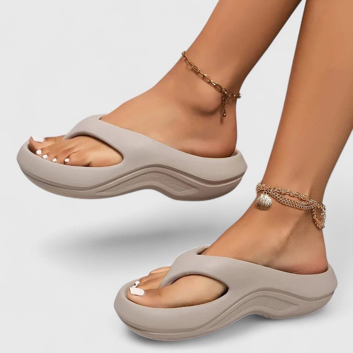 Nextpair | Sigrid – Sandaler med kontraststik og dekorativt design