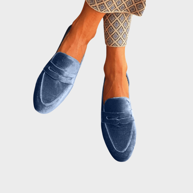 Nextpair | Olivia – Fløjlblå loafers med luksuriøst look