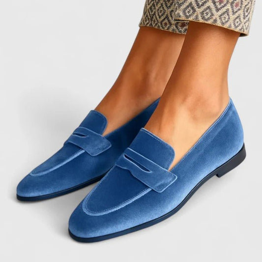 Nextpair | Olivia – Fløjlblå loafers med luksuriøst look