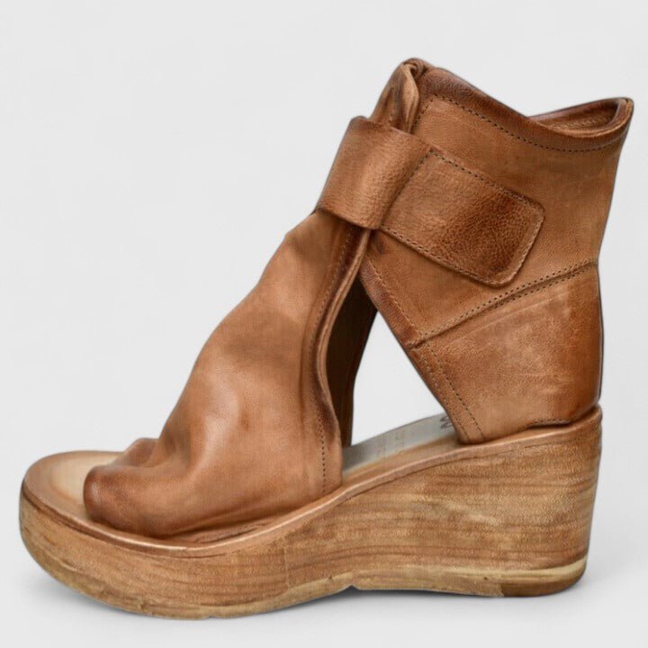 Nextpair | Nadia – Sandaler med trekantet rem og moderne design