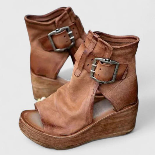 Nextpair | Nadia – Sandaler med trekantet rem og moderne design